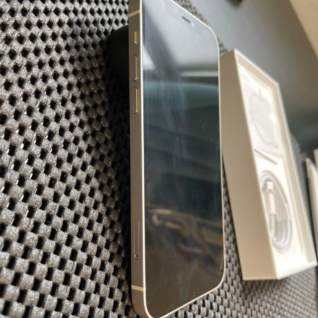 バッテリー100% 未使用に近いiPhone12 64GB