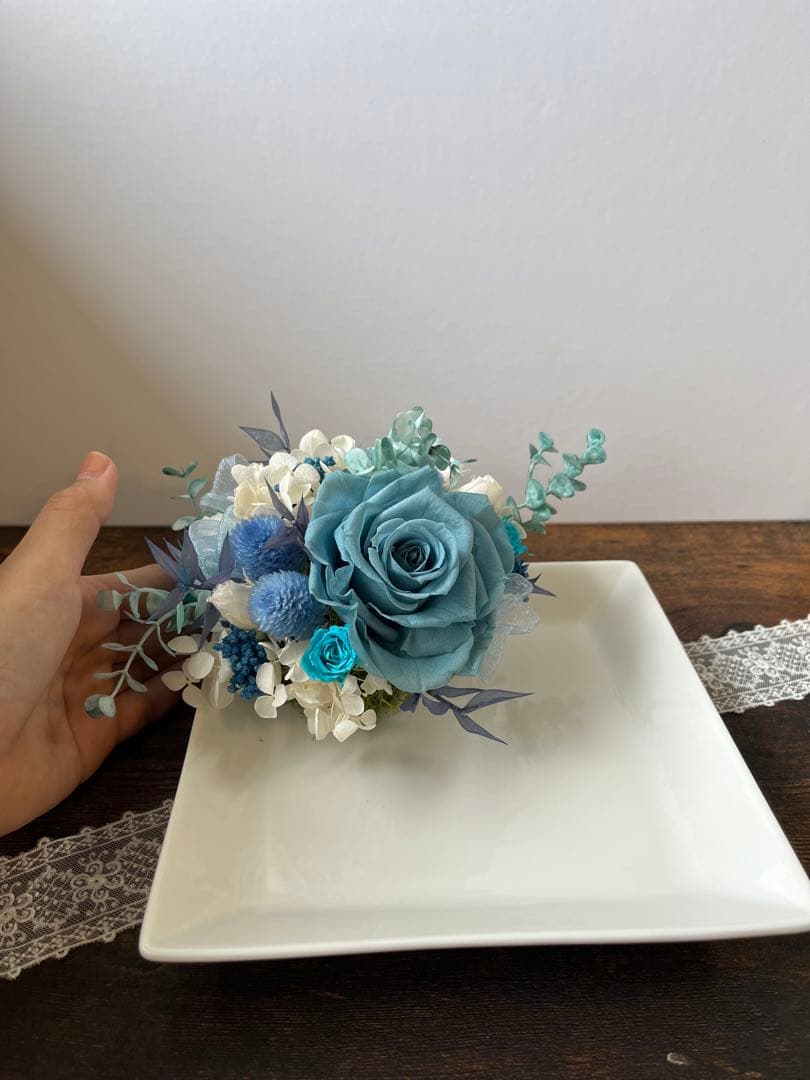 ブルーのプリザーブドフラワーアレンジメント