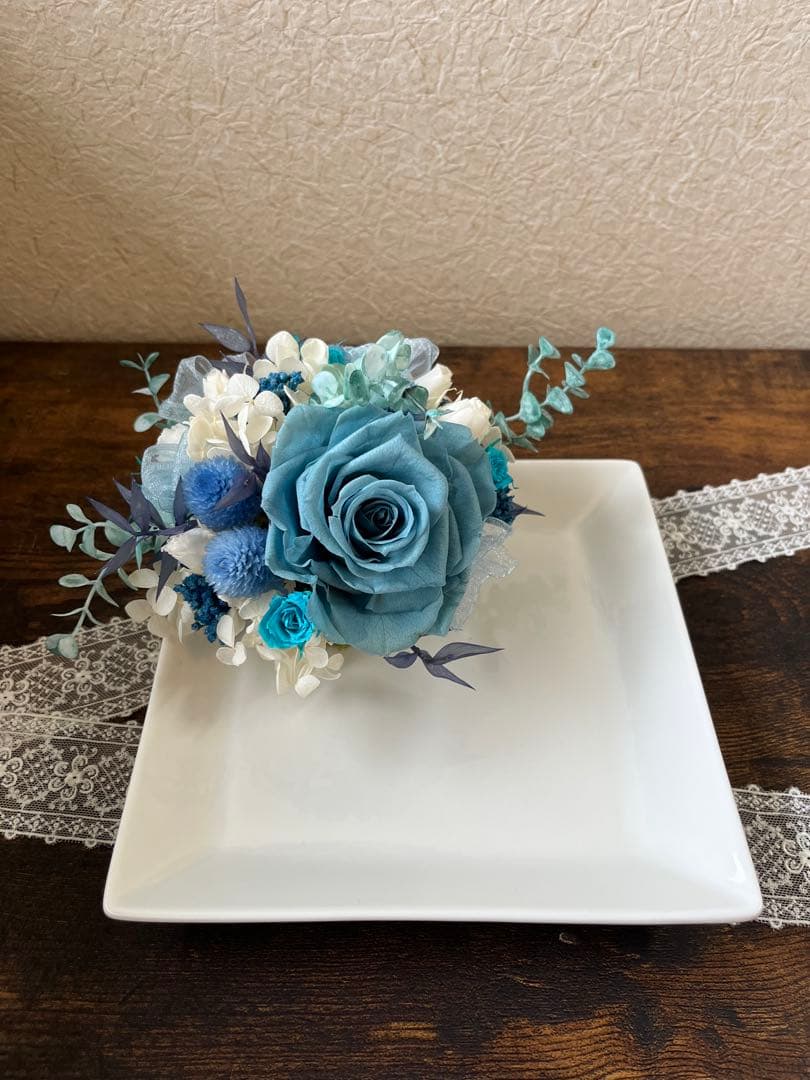 ブルーのプリザーブドフラワーアレンジメント