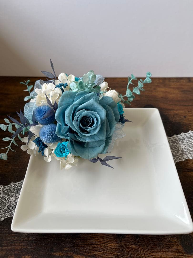 ブルーのプリザーブドフラワーアレンジメント