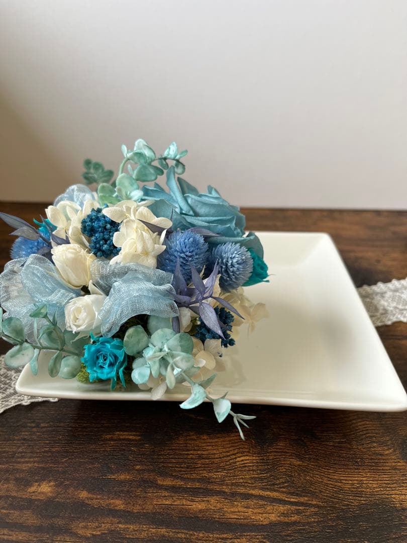 ブルーのプリザーブドフラワーアレンジメント