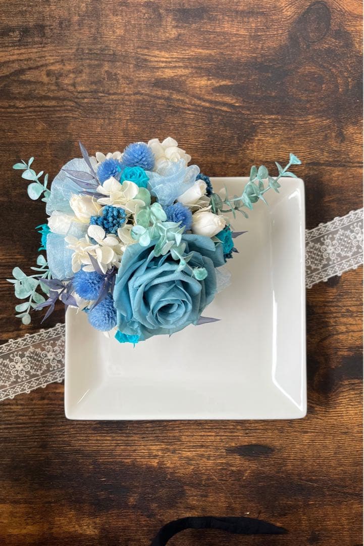 ブルーのプリザーブドフラワーアレンジメント