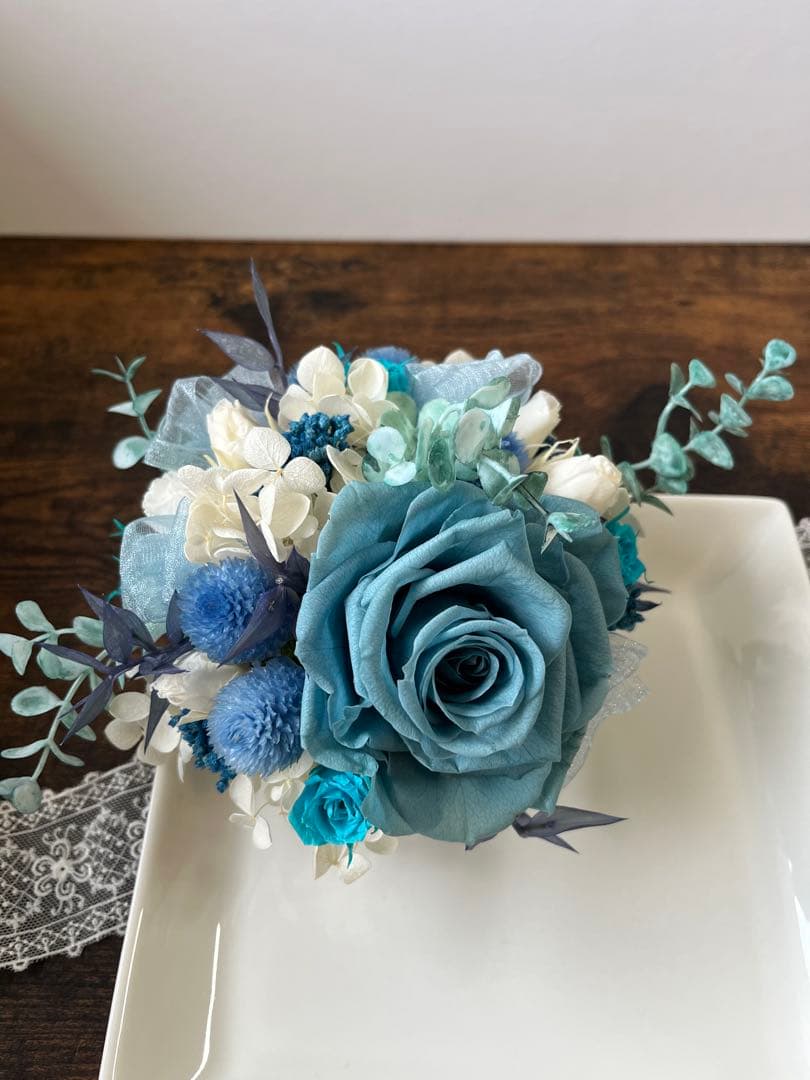 ブルーのプリザーブドフラワーアレンジメント