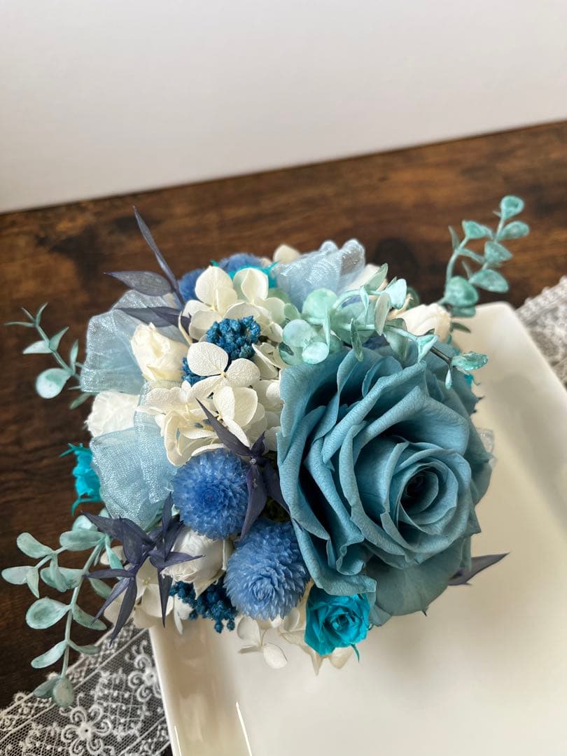 ブルーのプリザーブドフラワーアレンジメント