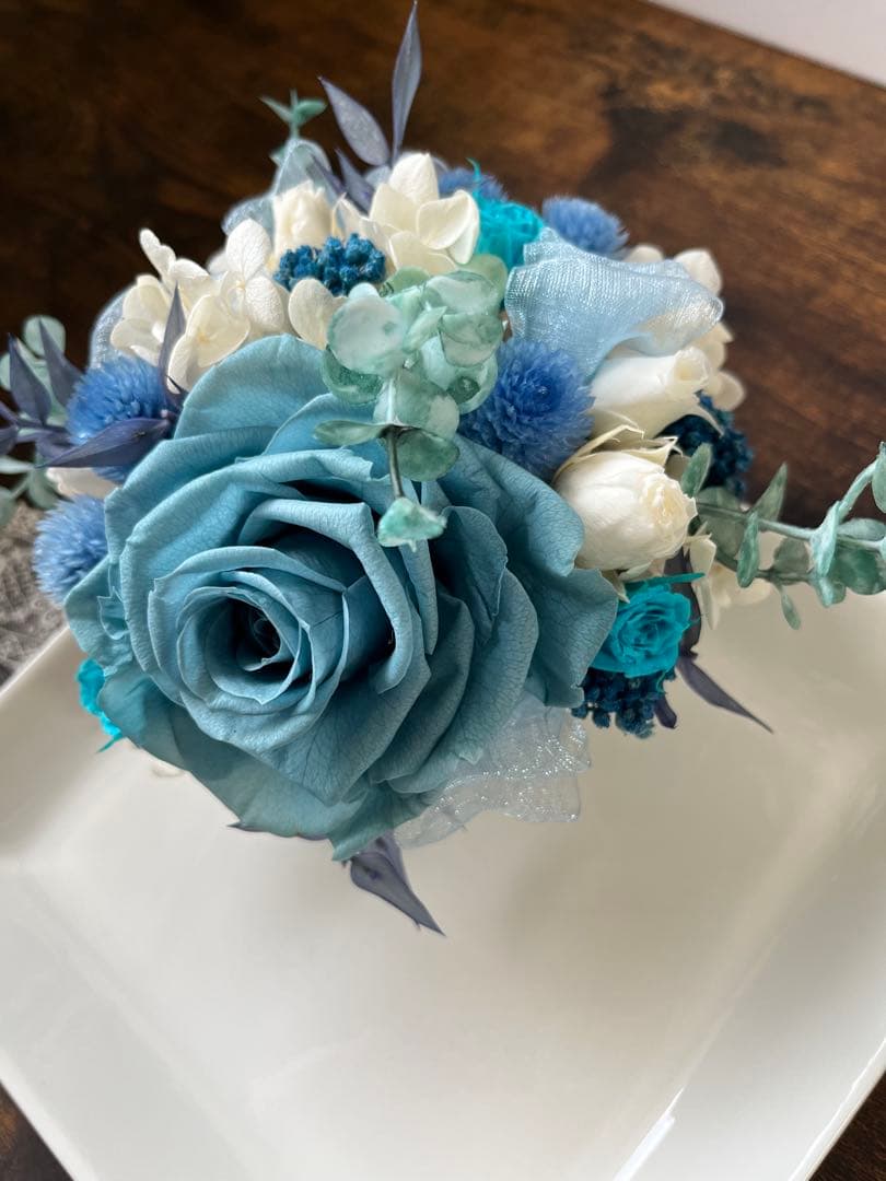 ブルーのプリザーブドフラワーアレンジメント