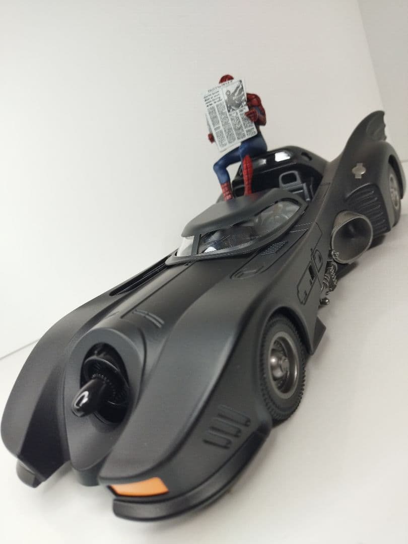 〓1/18スケール〓バットモービルとスパイダーマン〓金属製ダイキャストモデルカー