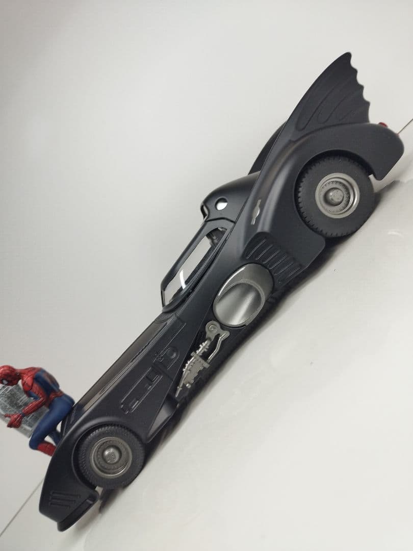 〓1/18スケール〓バットモービルとスパイダーマン〓金属製ダイキャストモデルカー
