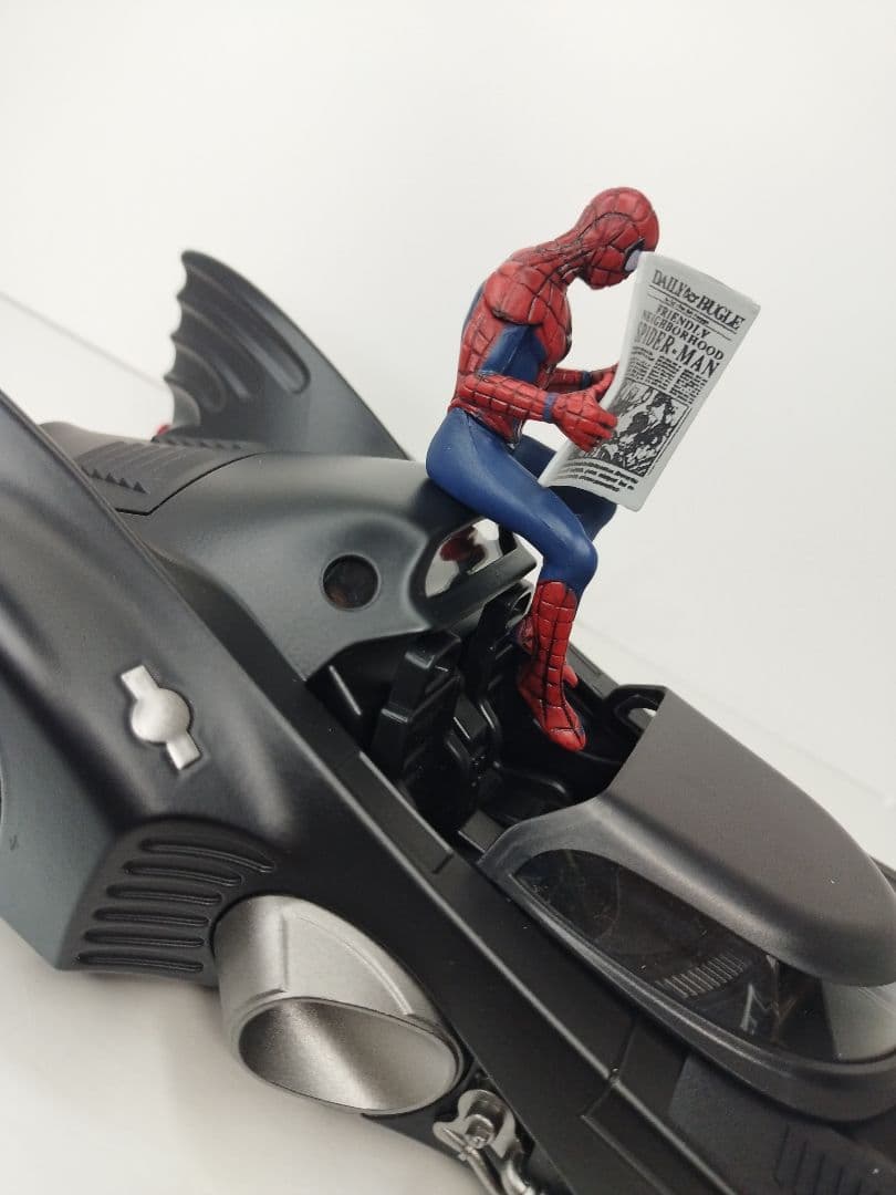 〓1/18スケール〓バットモービルとスパイダーマン〓金属製ダイキャストモデルカー