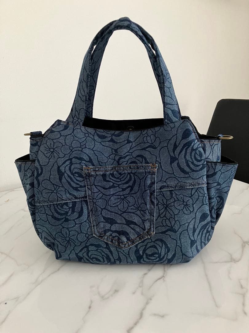 1096 大きめ花柄デニムリメイクバック　ハンドメイド