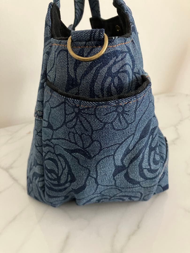 1096 大きめ花柄デニムリメイクバック　ハンドメイド