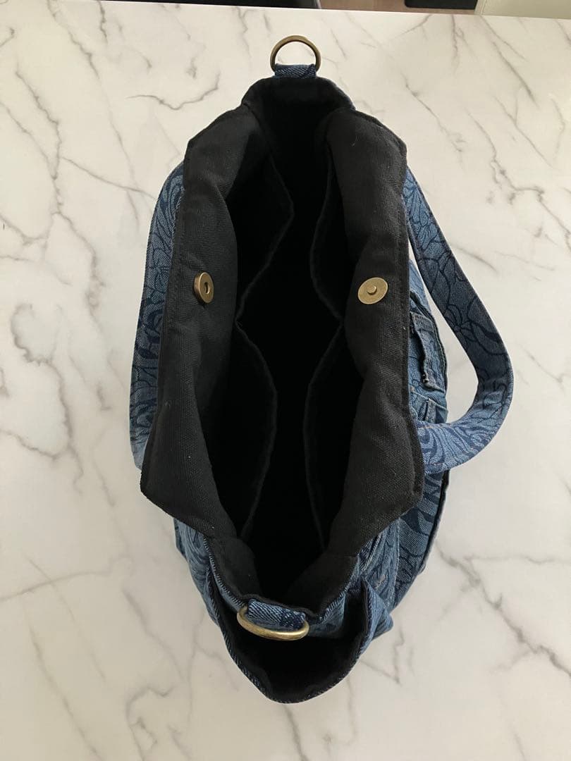 1096 大きめ花柄デニムリメイクバック　ハンドメイド