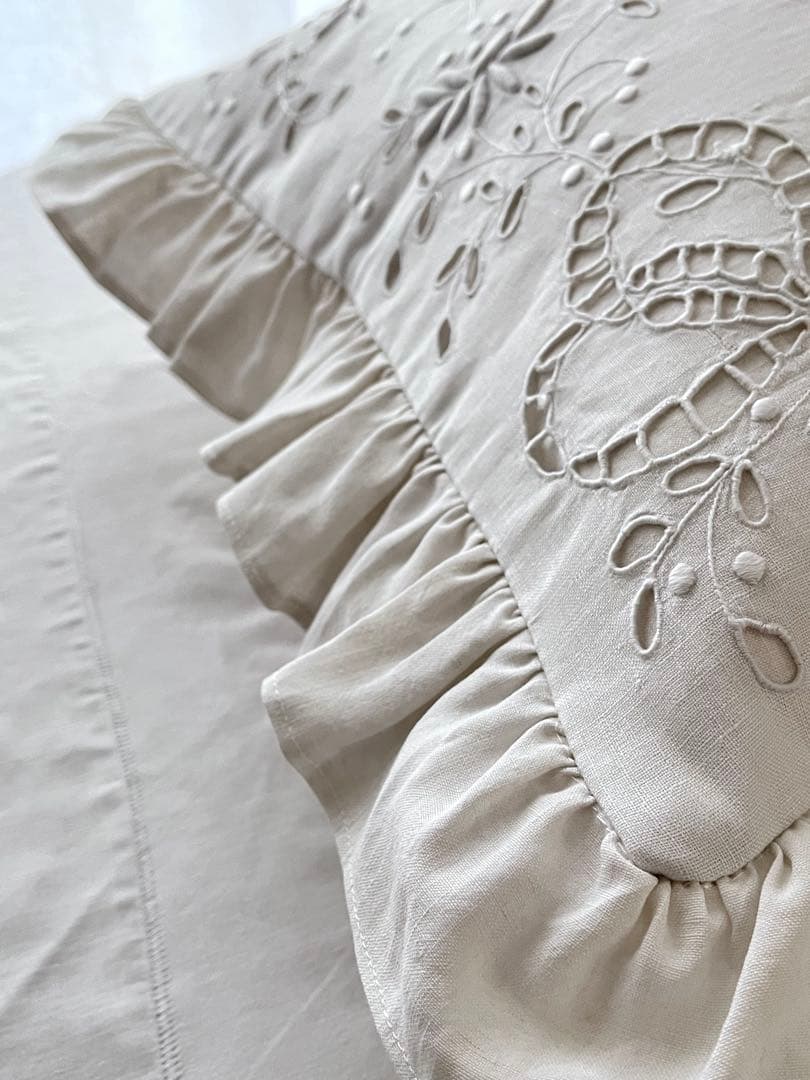 【美品】フランスアンティーク 手刺繍リボンと花模様 フリルクッションカバー