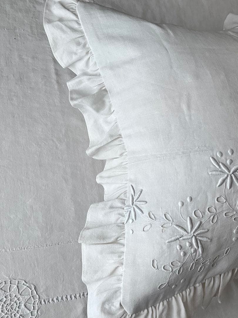 【美品】フランスアンティーク 手刺繍リボンと花模様 フリルクッションカバー
