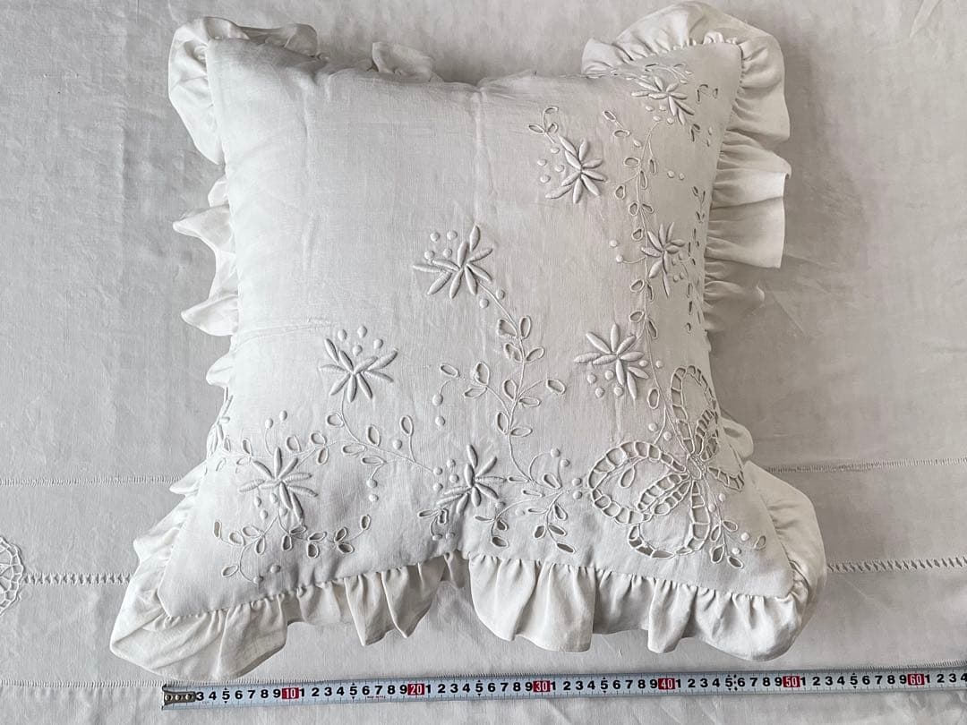【美品】フランスアンティーク 手刺繍リボンと花模様 フリルクッションカバー