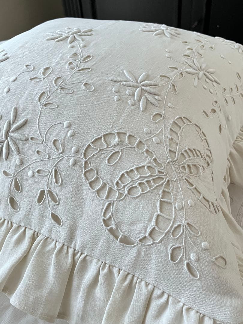 【美品】フランスアンティーク 手刺繍リボンと花模様 フリルクッションカバー