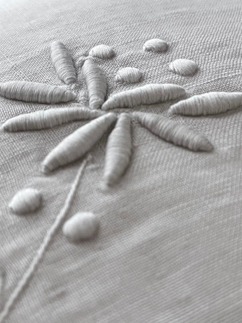 【美品】フランスアンティーク 手刺繍リボンと花模様 フリルクッションカバー