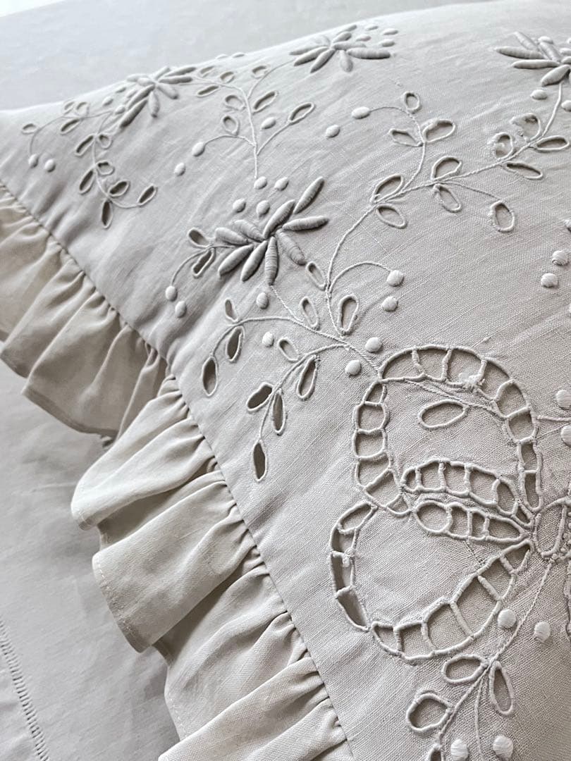 【美品】フランスアンティーク 手刺繍リボンと花模様 フリルクッションカバー