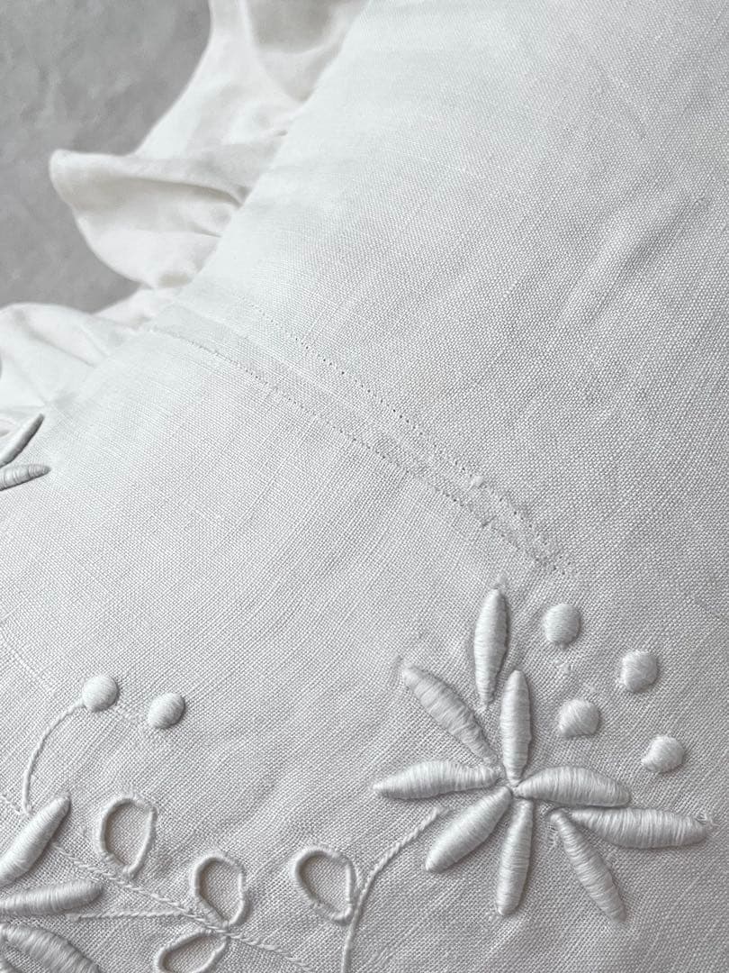 【美品】フランスアンティーク 手刺繍リボンと花模様 フリルクッションカバー