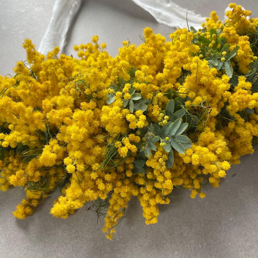 9.ミモザリボンリース