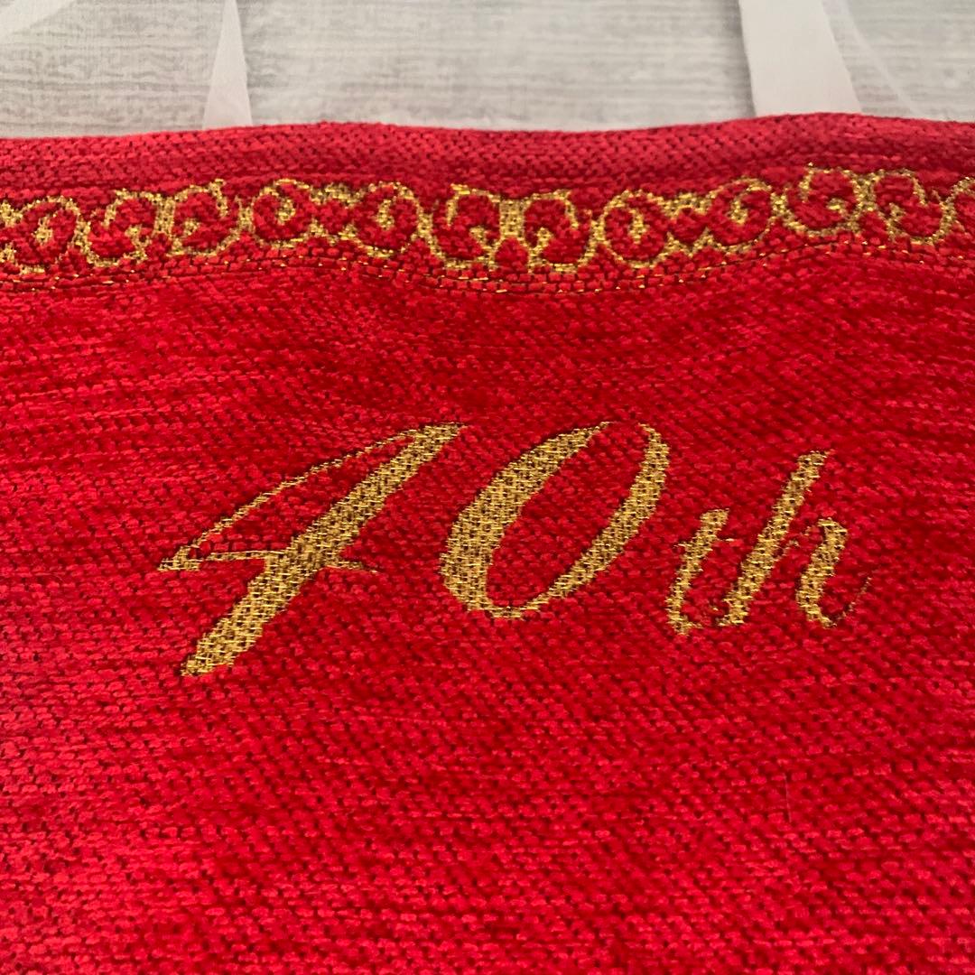 希少品　ハローキティ40周年マット　金糸を使ったリボンの縁取り豪華な織敷物