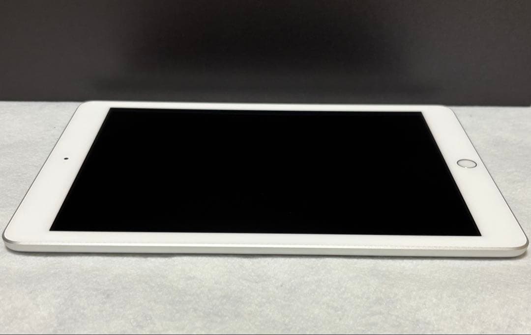 iPad 第6世代 32GB Wi-Fi シルバー バッテリー95% 箱あり美品