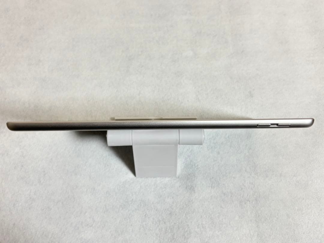 iPad 第6世代 32GB Wi-Fi シルバー バッテリー95% 箱あり美品