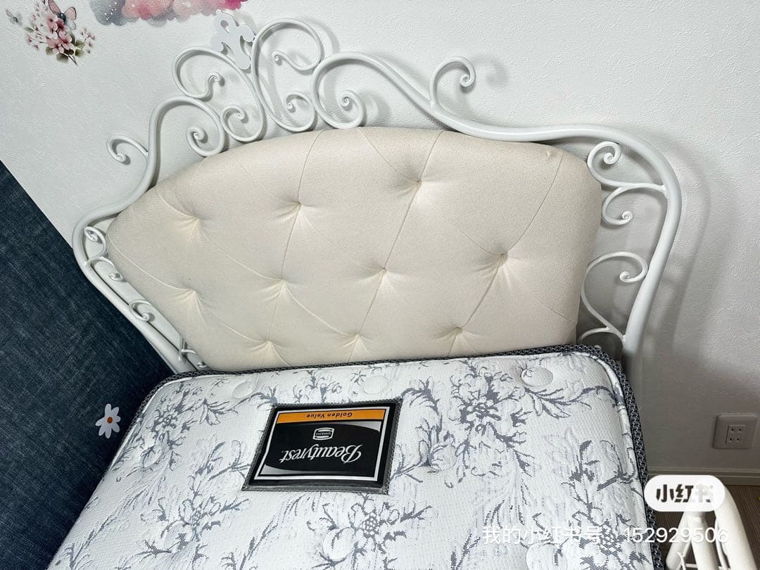 シングルベッドフレームとマットレス