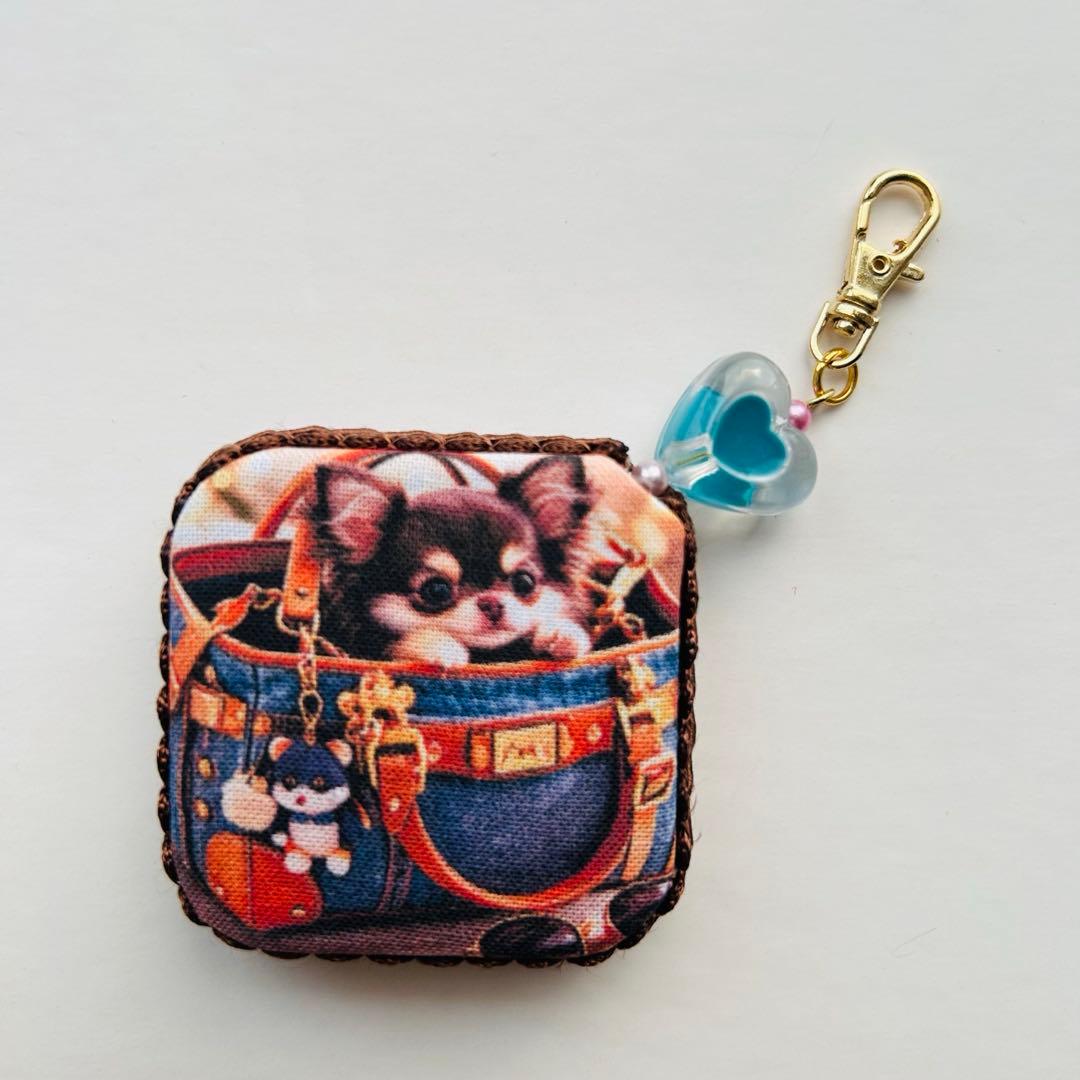 ハンドメイド　チワワちゃん　両面パネルメジャーチャーム❣️