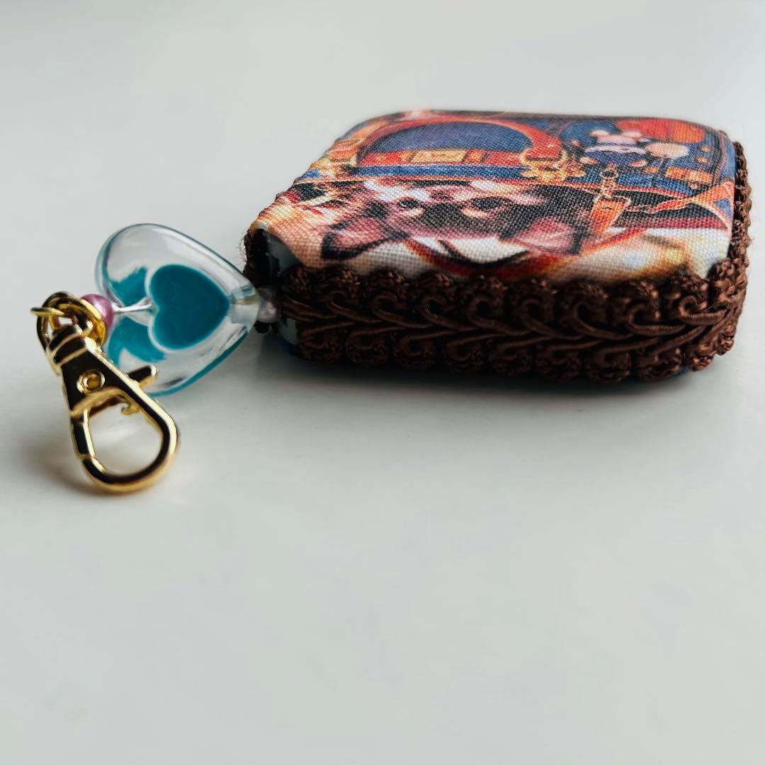 ハンドメイド　チワワちゃん　両面パネルメジャーチャーム❣️