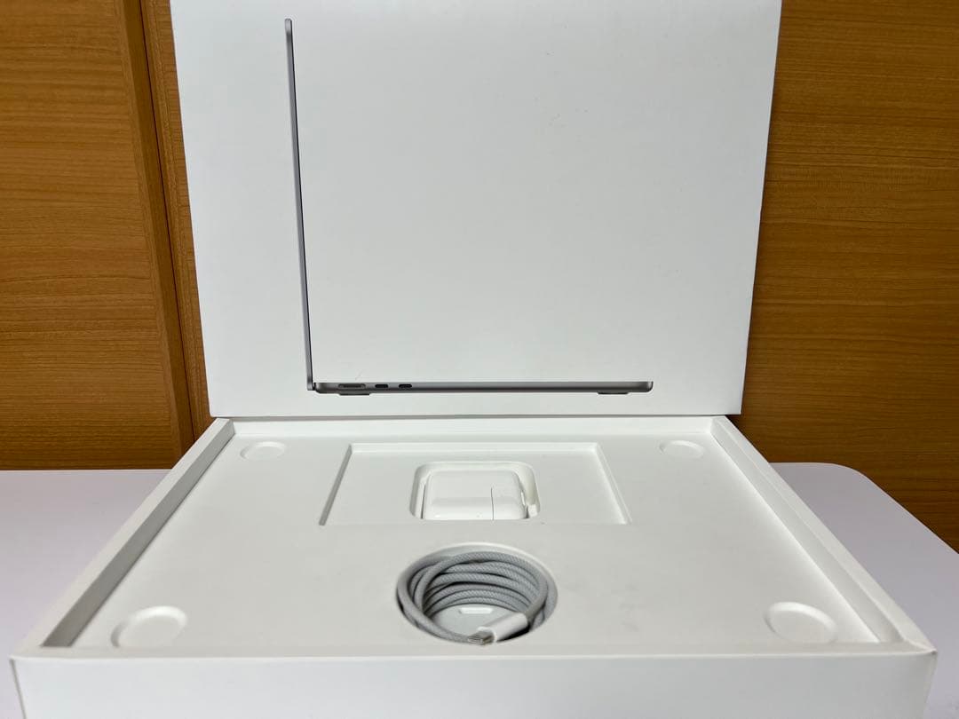 ⭐︎ Macbook Air（M2.2022）apple care あり 美品！