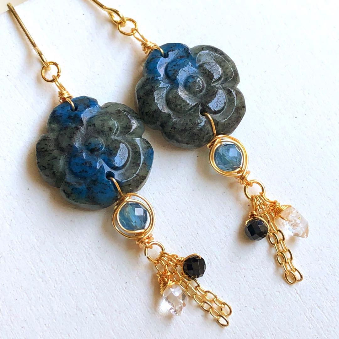 天然石④⑥ダブルフラワーカメリアカービングのピアス・トップ・ブレス14kgf