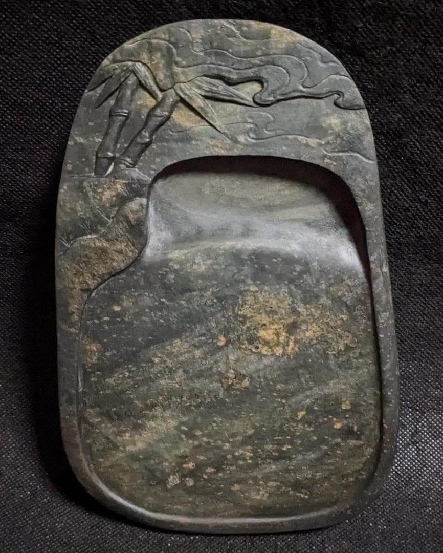 【歙州硯　雲竹風流文】◆金暈・金星・水波羅紋の美石◆唐木塗箱◆約7.2吋◆龍尾山