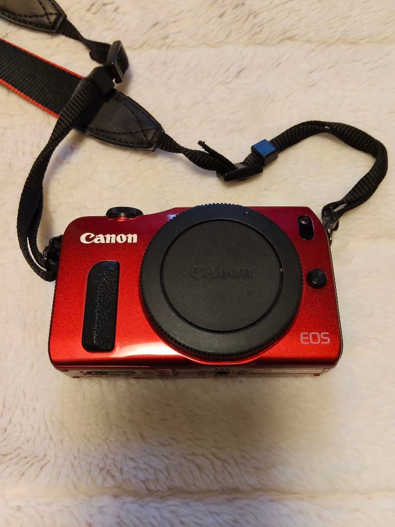 Canon EOS　M ダブルレンズキット　ミラーレス一眼　カメラ レッド