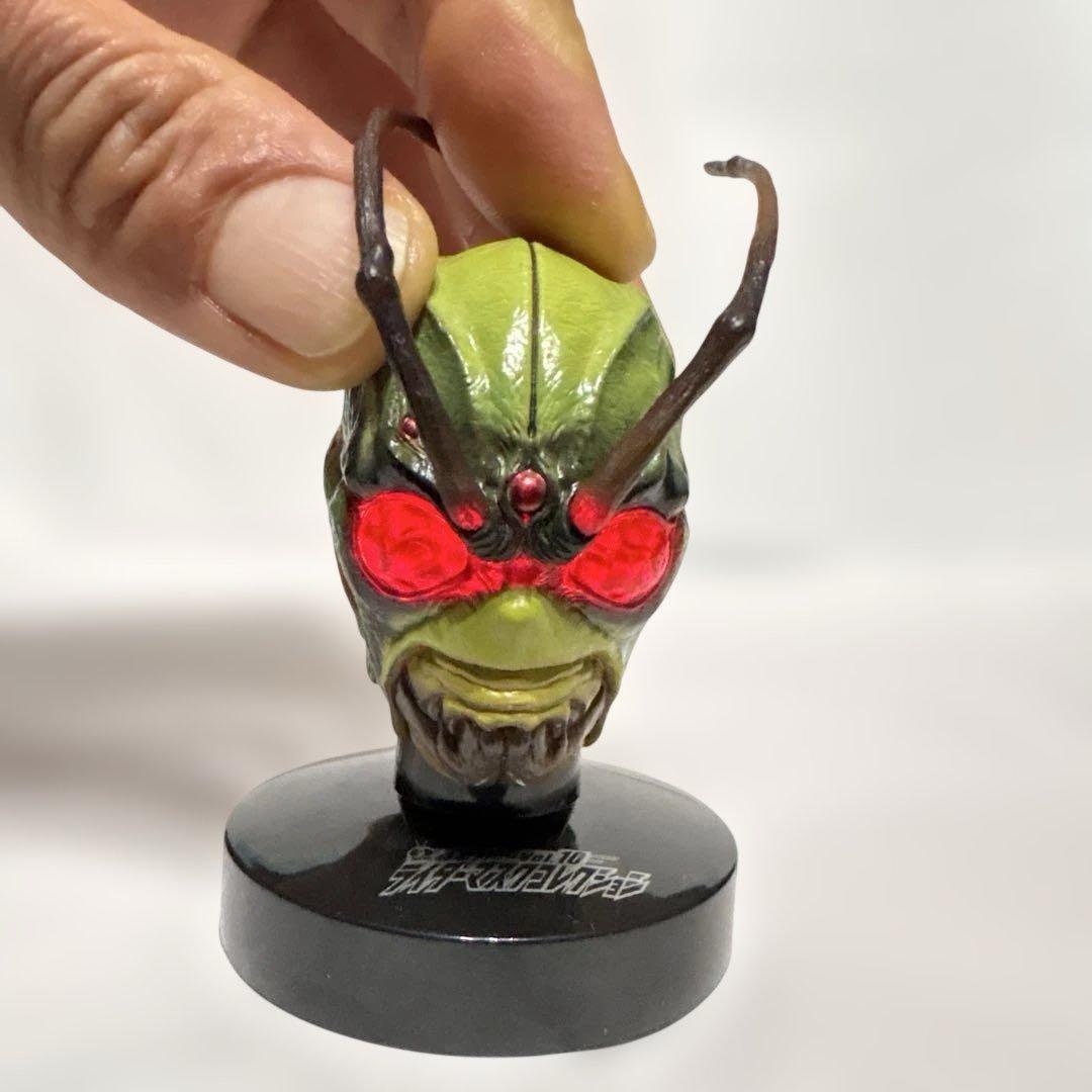 仮面ライダー マスクコレクション　シン　フィギュア 角付き　発光台座付き