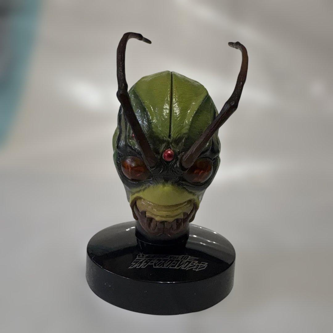 仮面ライダー マスクコレクション　シン　フィギュア 角付き　発光台座付き