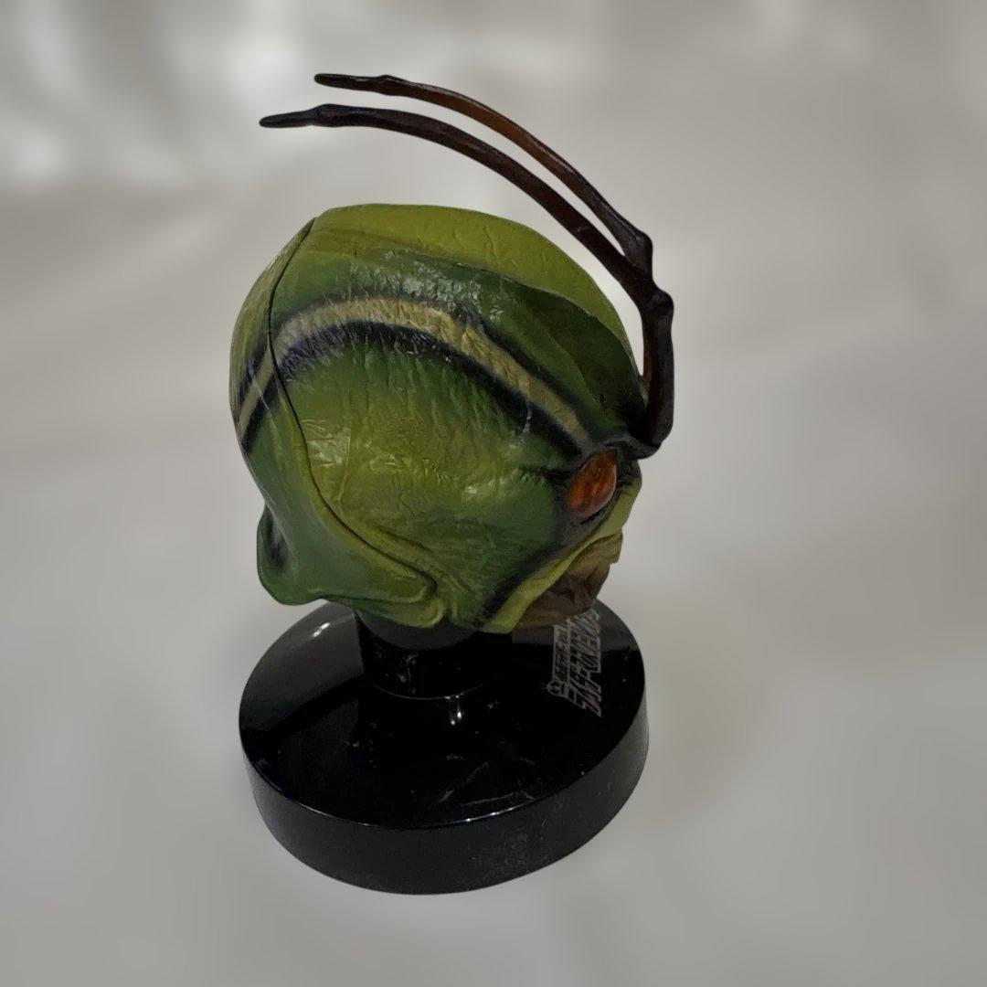 仮面ライダー マスクコレクション　シン　フィギュア 角付き　発光台座付き