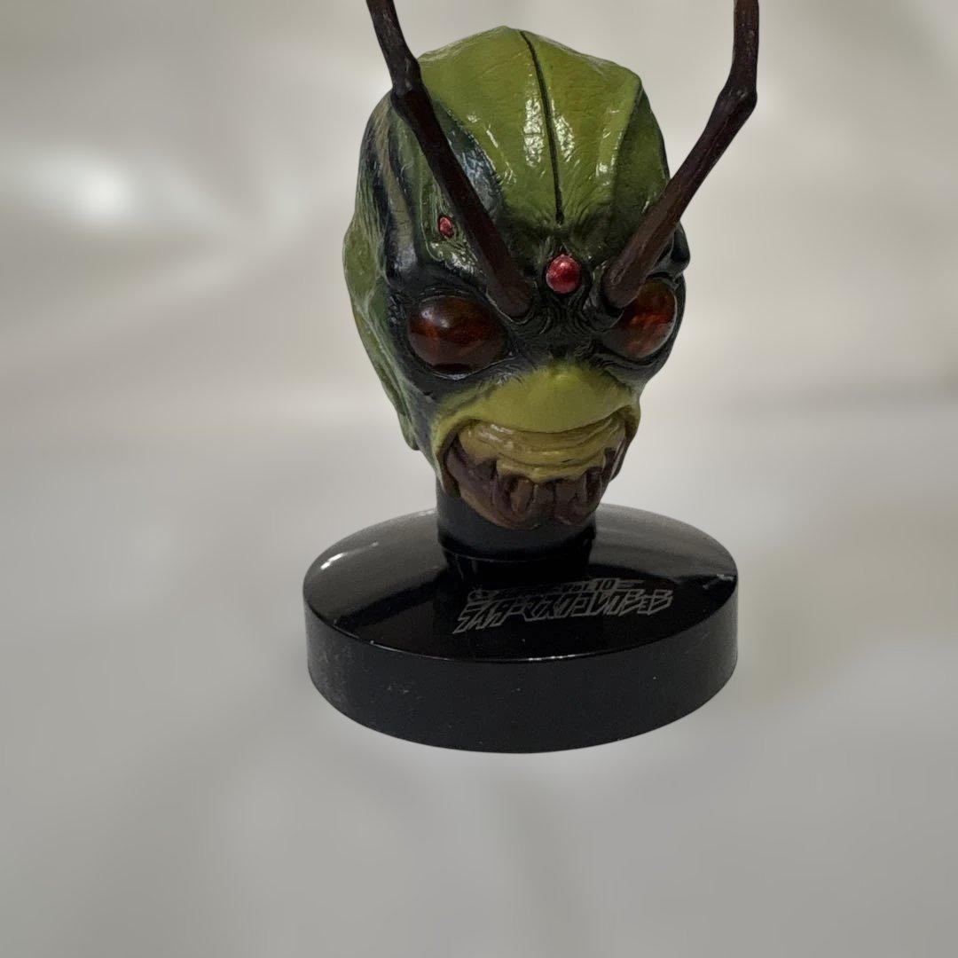 仮面ライダー マスクコレクション　シン　フィギュア 角付き　発光台座付き