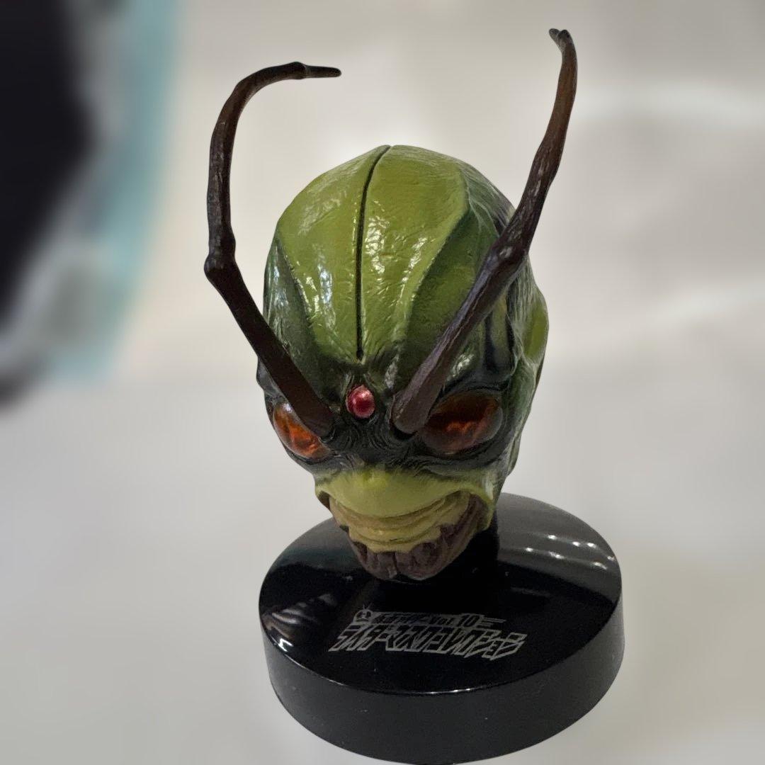 仮面ライダー マスクコレクション　シン　フィギュア 角付き　発光台座付き