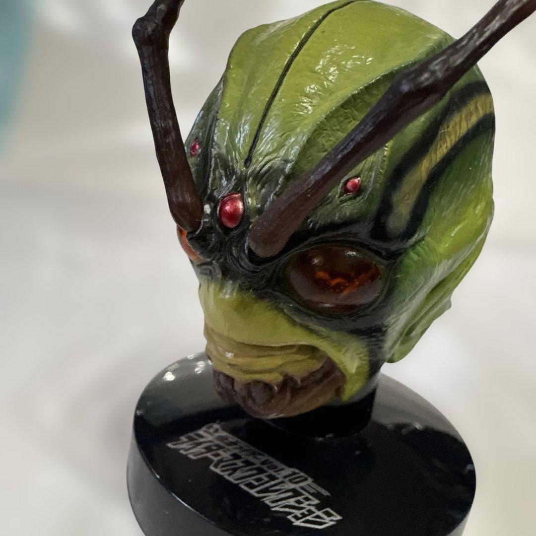 仮面ライダー マスクコレクション　シン　フィギュア 角付き　発光台座付き