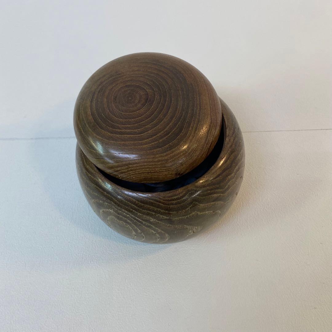 黒、白。バックギャモン。2本