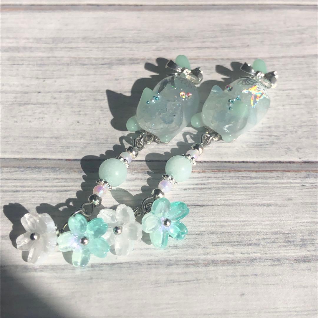 【2930】じゃれ猫　オルゴナイト　アクセサリー　イヤリング　レジン