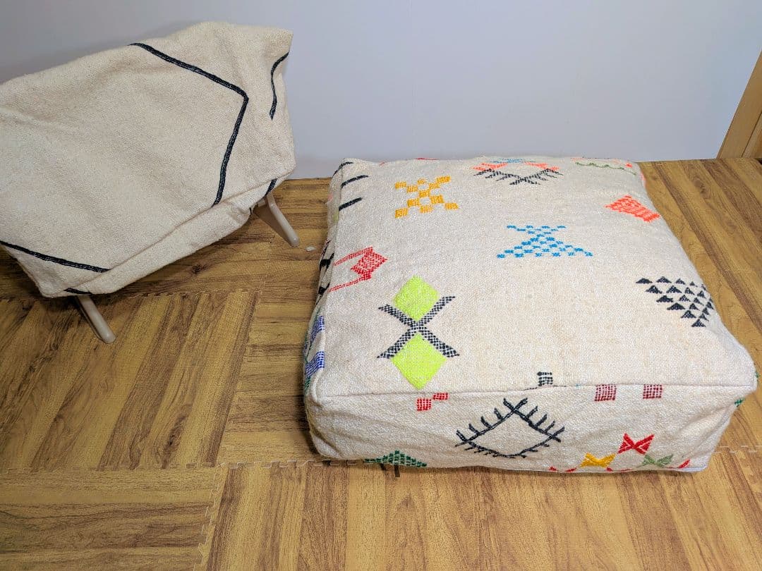 【新品／未使用】キリムモロッコベルベルプフ