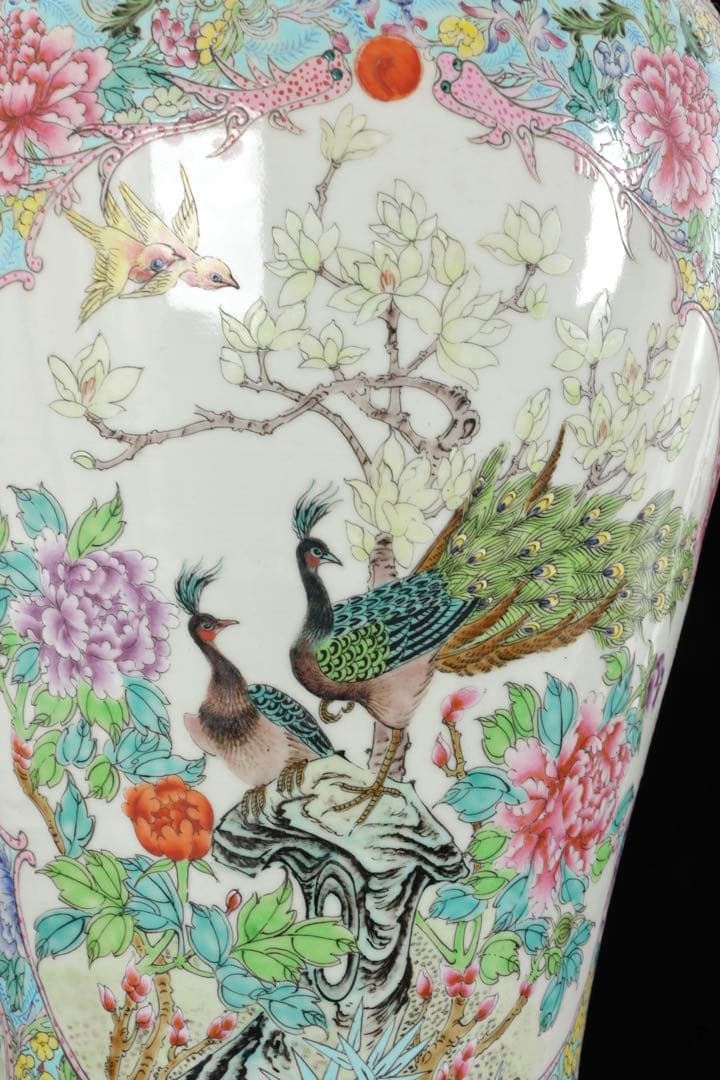 中国美術 乾隆年製銘 粉彩花鳥図大花瓶 孔雀牡丹図 五彩手描 飾壺 唐物 古美術