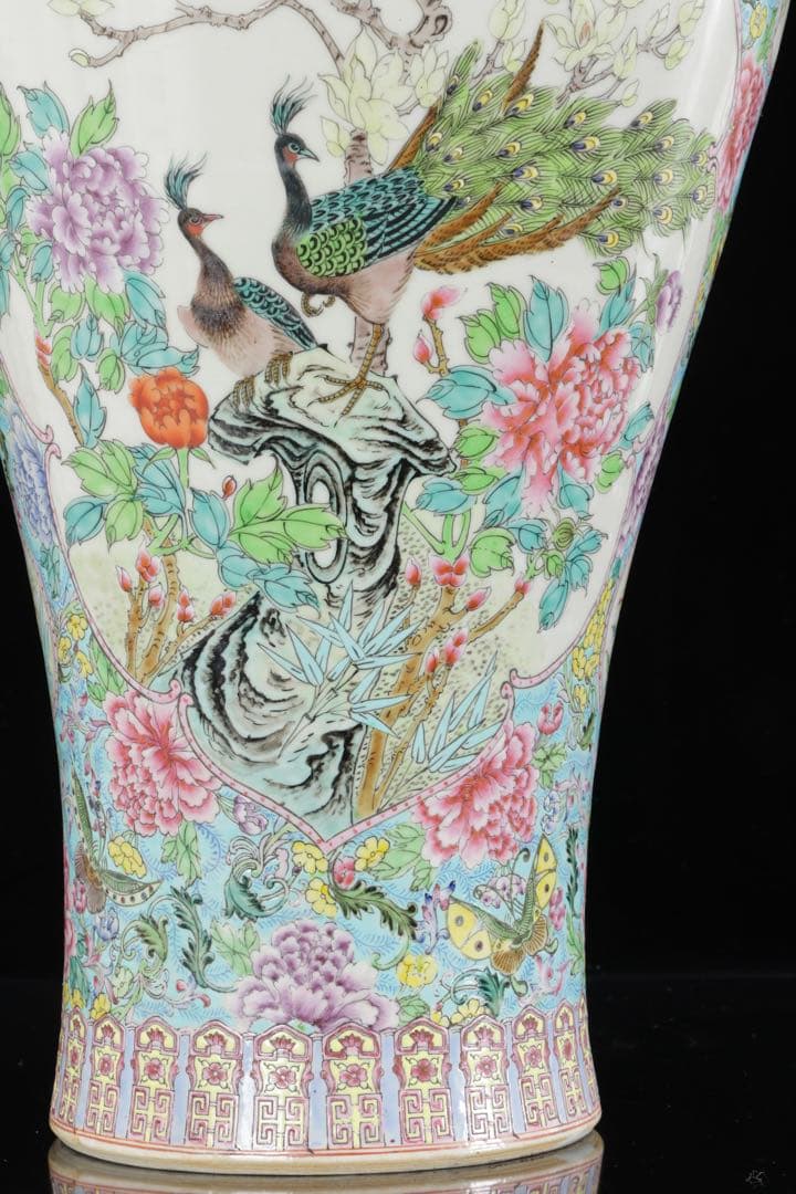 中国美術 乾隆年製銘 粉彩花鳥図大花瓶 孔雀牡丹図 五彩手描 飾壺 唐物 古美術