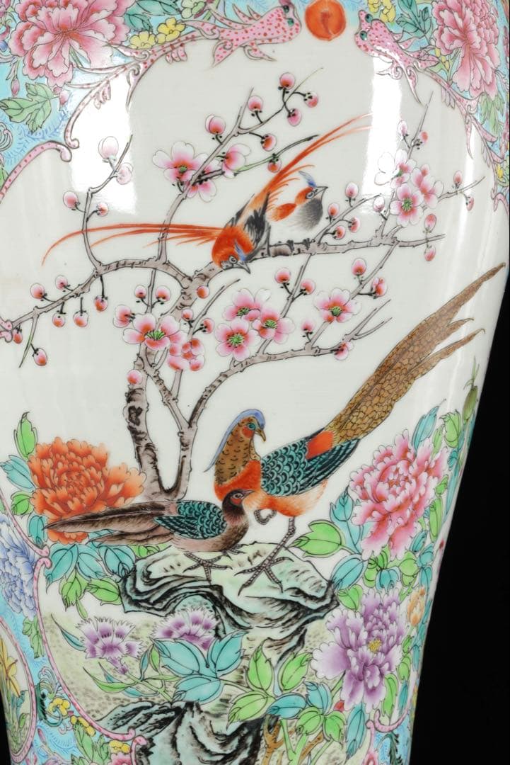 中国美術 乾隆年製銘 粉彩花鳥図大花瓶 孔雀牡丹図 五彩手描 飾壺 唐物 古美術