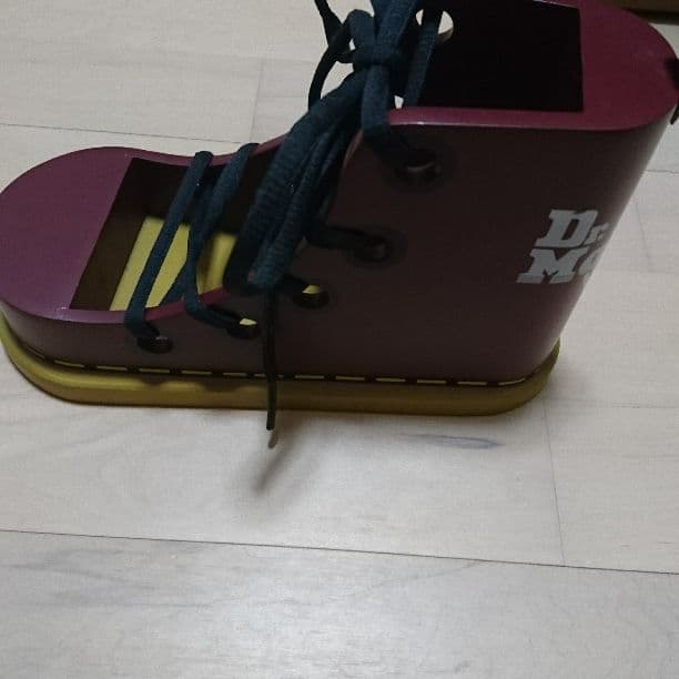 ドクターマーチン ノベルティー ペン立て