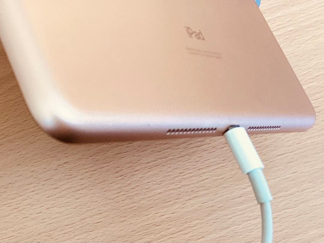 【hit_】iPad 第8世代 Wi-Fiモデル32GBゴールド
