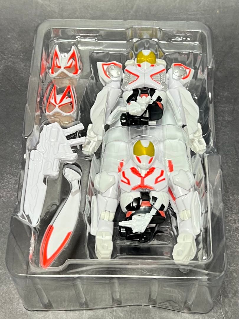 リボルブチェンジフィギュアPB06仮面ライダーギーツIX開封品