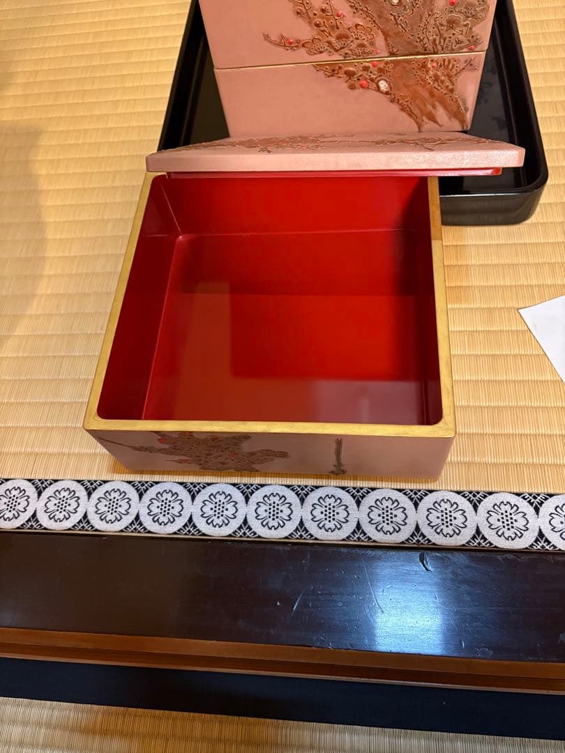 金箔装飾の4段重箱 ピンク