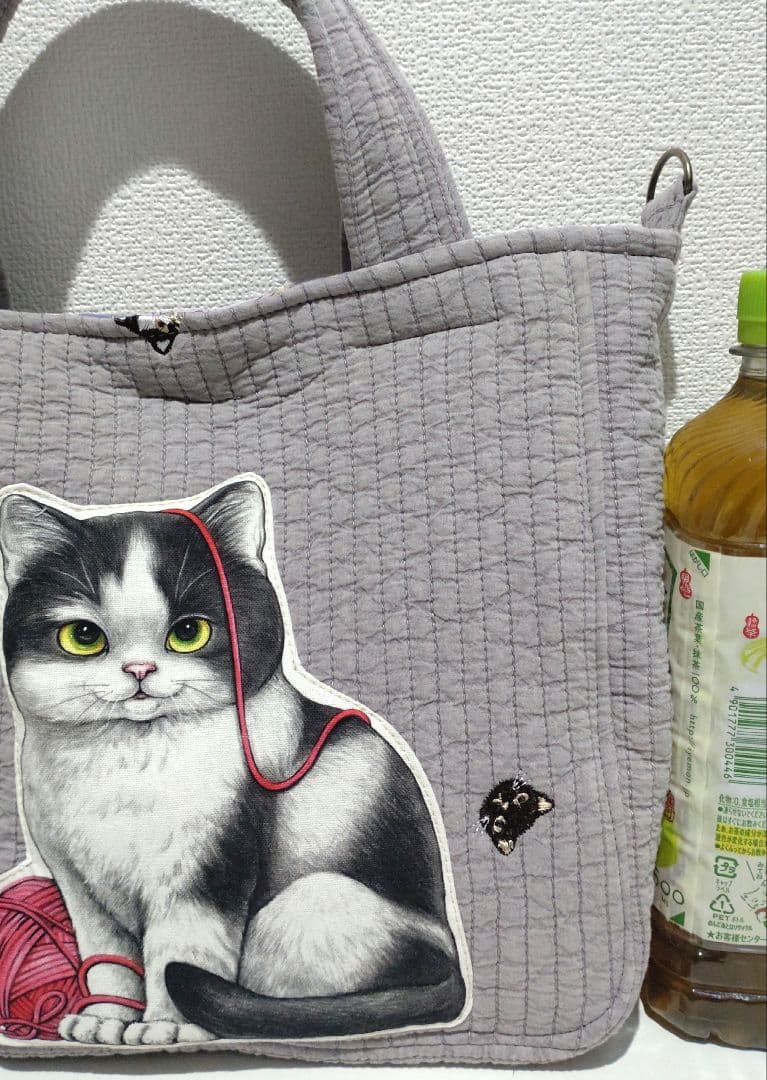 ゆ*ら様 新柄ハチワレ猫ちゃん（赤）ヌビ刺繍トート♡　コヤンイサムチョン　ハンド